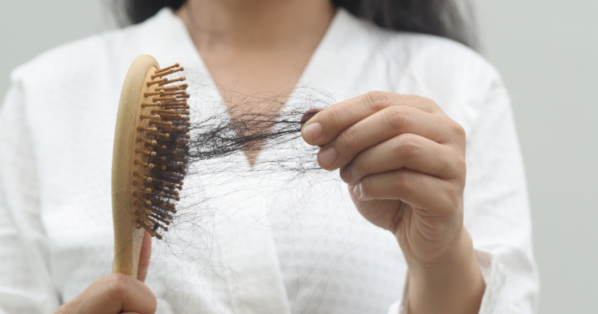 You are currently viewing Cara Alami Mengatasi Rambut Rontok agar Sehat dan Lebat